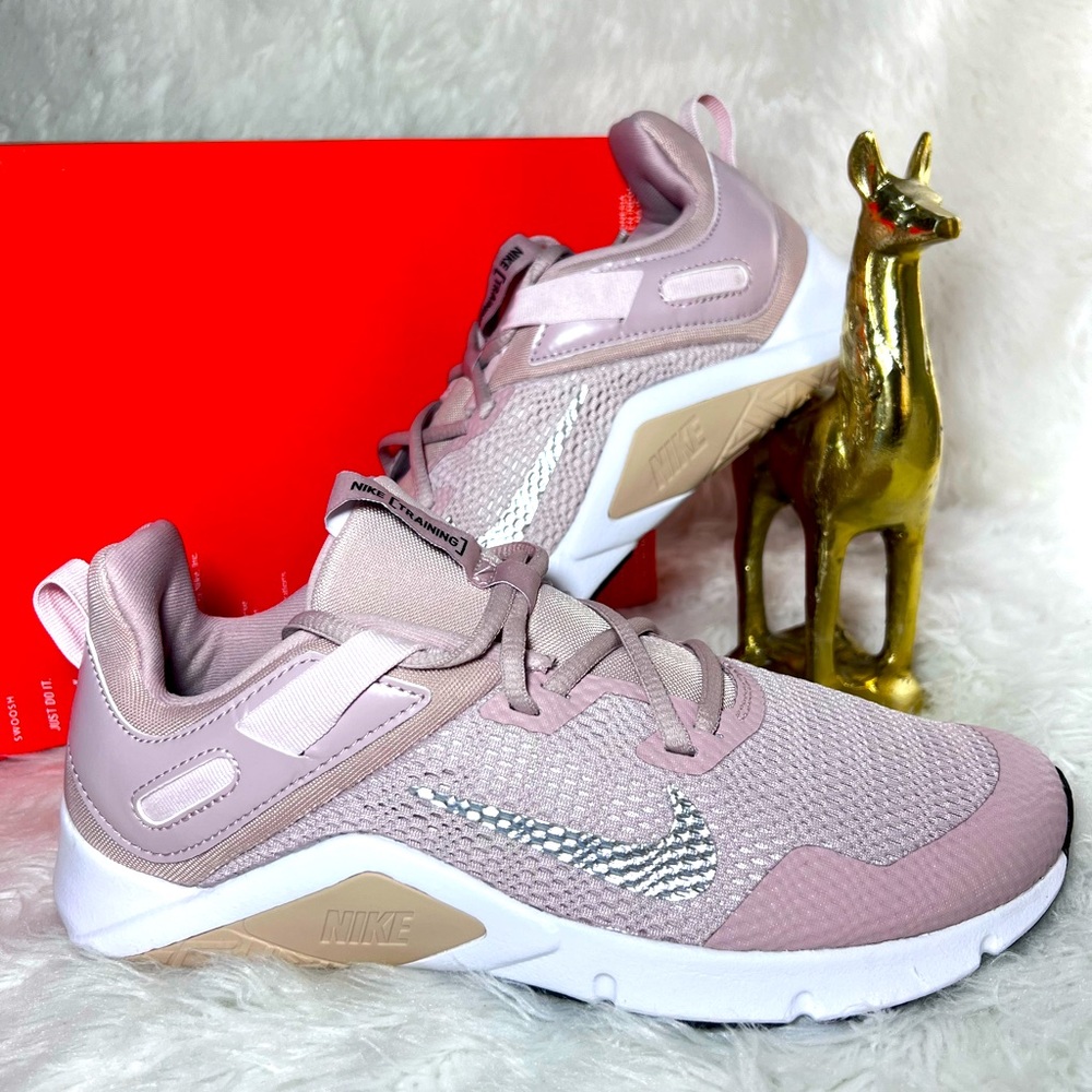 Nike Women’s Legend Essential Training Size 8.5 Rose / Silver